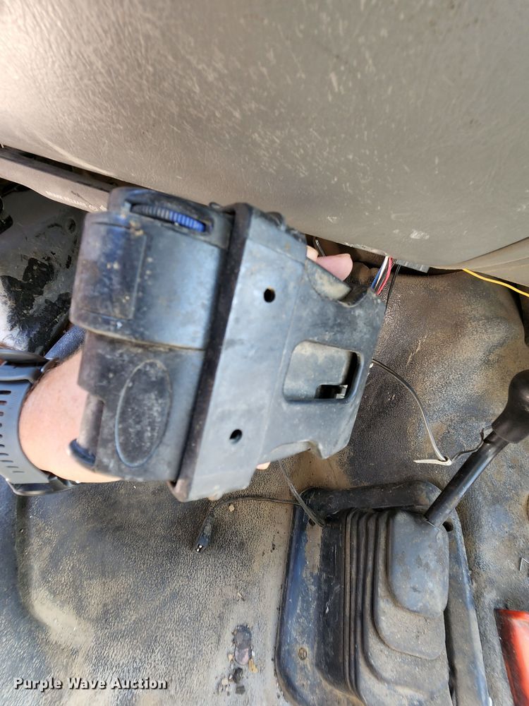 image for item MK9136 2003 Ford F550 XL Super Duty  Crew Cab flatbed truck