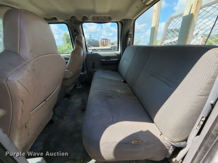 image for item MK9136 2003 Ford F550 XL Super Duty  Crew Cab flatbed truck