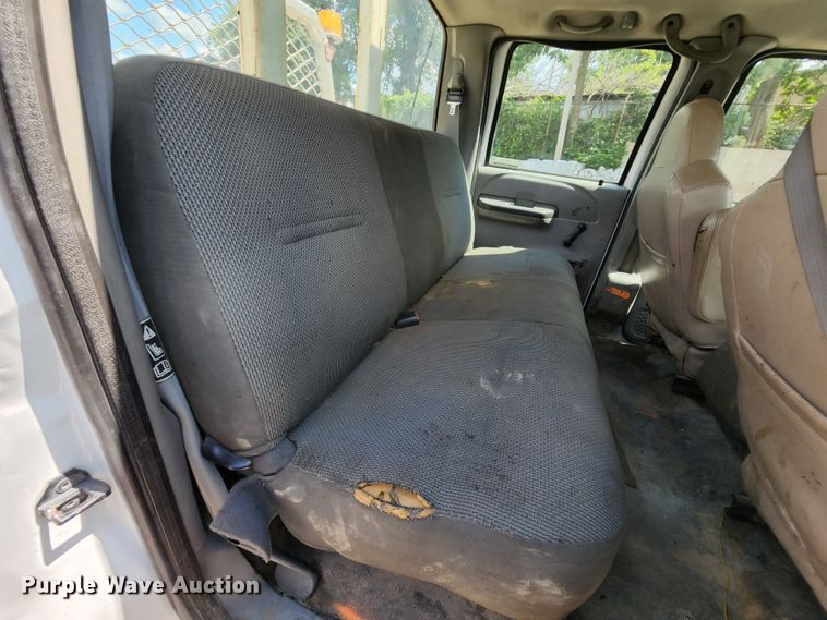 image for item MK9136 2003 Ford F550 XL Super Duty  Crew Cab flatbed truck