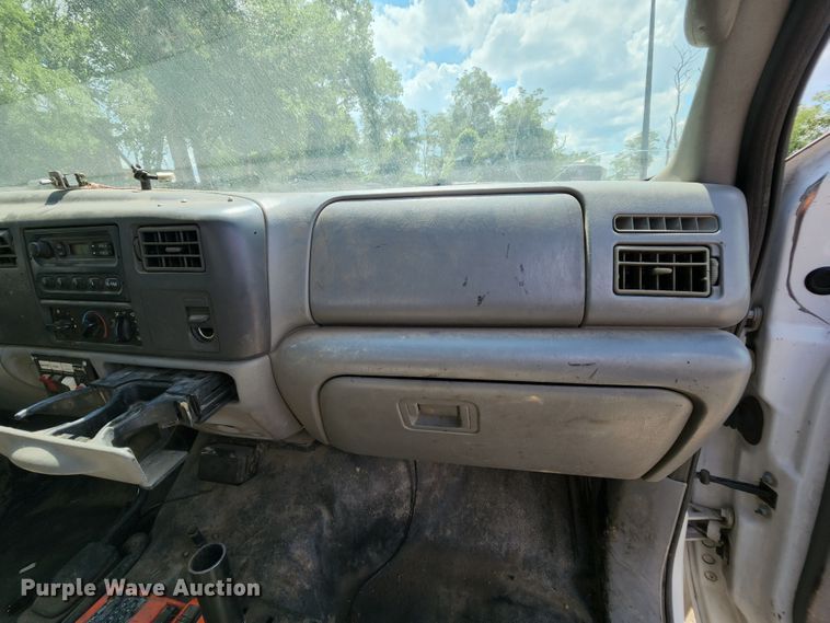 image for item MK9136 2003 Ford F550 XL Super Duty  Crew Cab flatbed truck