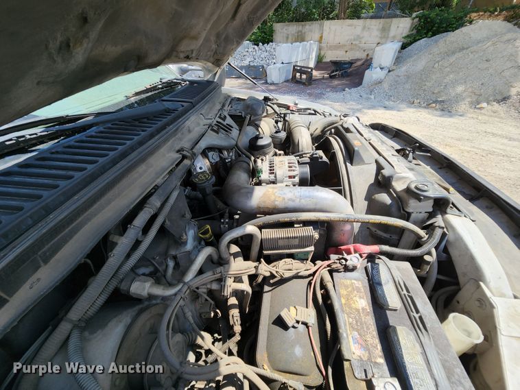 image for item MK9136 2003 Ford F550 XL Super Duty  Crew Cab flatbed truck