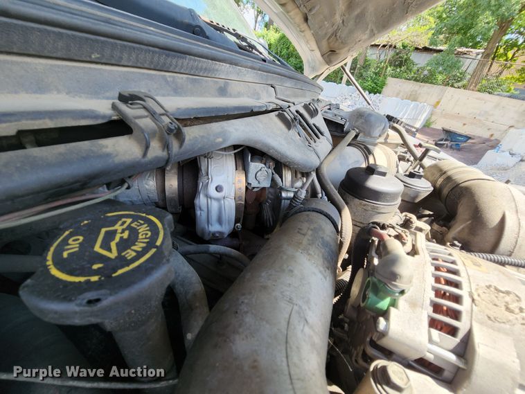 image for item MK9136 2003 Ford F550 XL Super Duty  Crew Cab flatbed truck