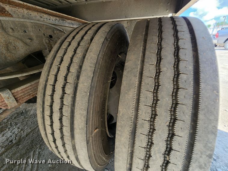 image for item MK9136 2003 Ford F550 XL Super Duty  Crew Cab flatbed truck