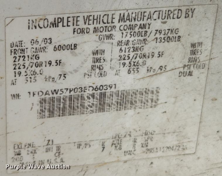 image for item MK9136 2003 Ford F550 XL Super Duty  Crew Cab flatbed truck