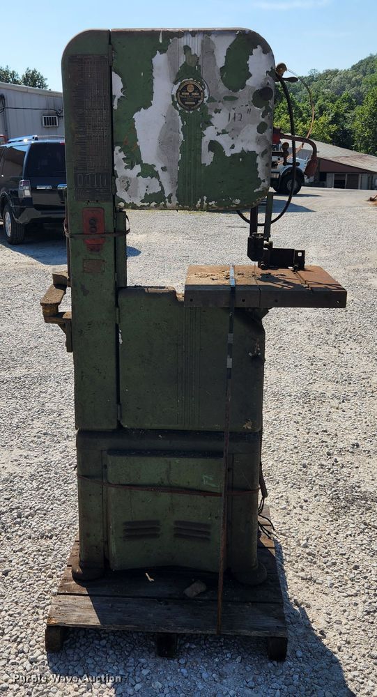 image for item MK9218 Walker Turner 3331  band saw