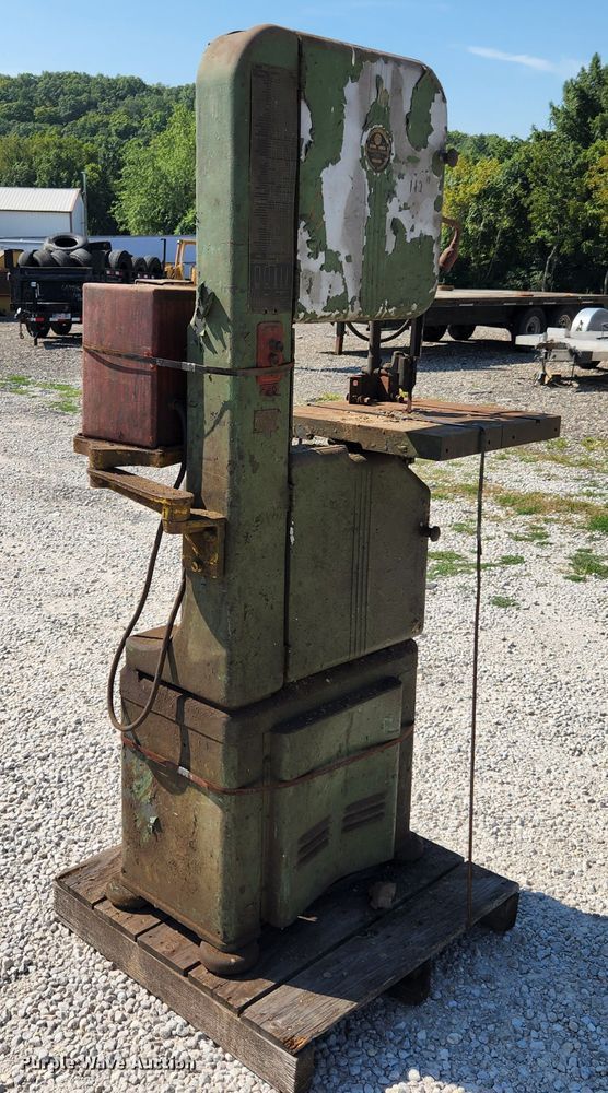 image for item MK9218 Walker Turner 3331  band saw