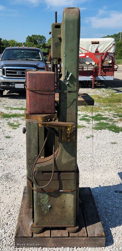 image for item MK9218 Walker Turner 3331  band saw