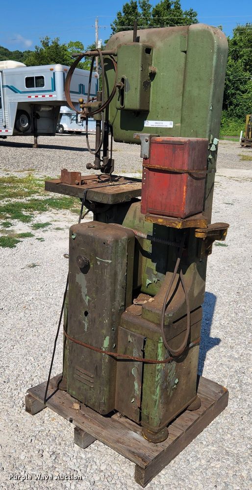 image for item MK9218 Walker Turner 3331  band saw