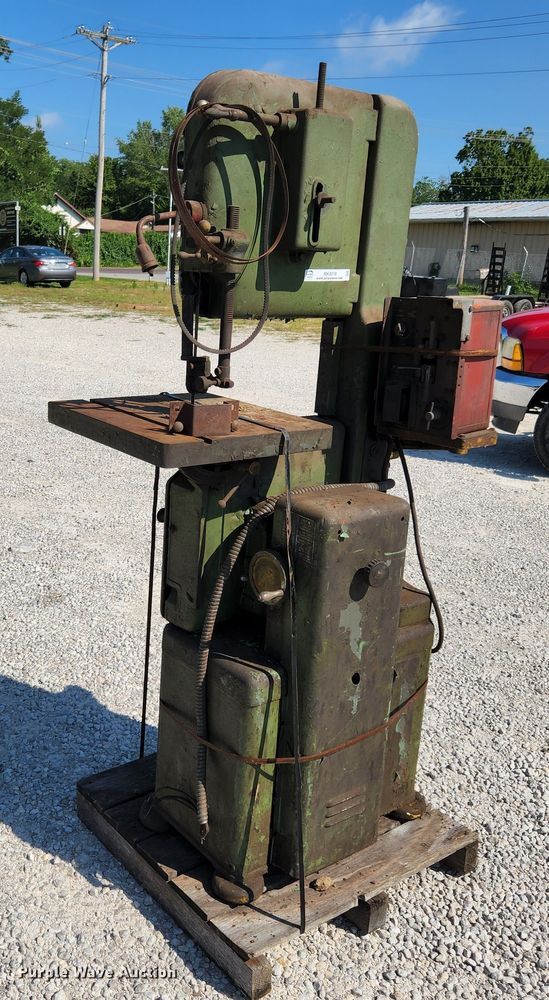 image for item MK9218 Walker Turner 3331  band saw