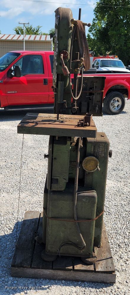 image for item MK9218 Walker Turner 3331  band saw