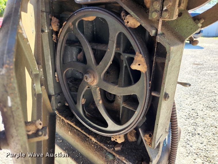 image for item MK9218 Walker Turner 3331  band saw