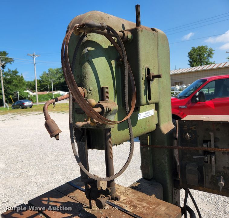 image for item MK9218 Walker Turner 3331  band saw