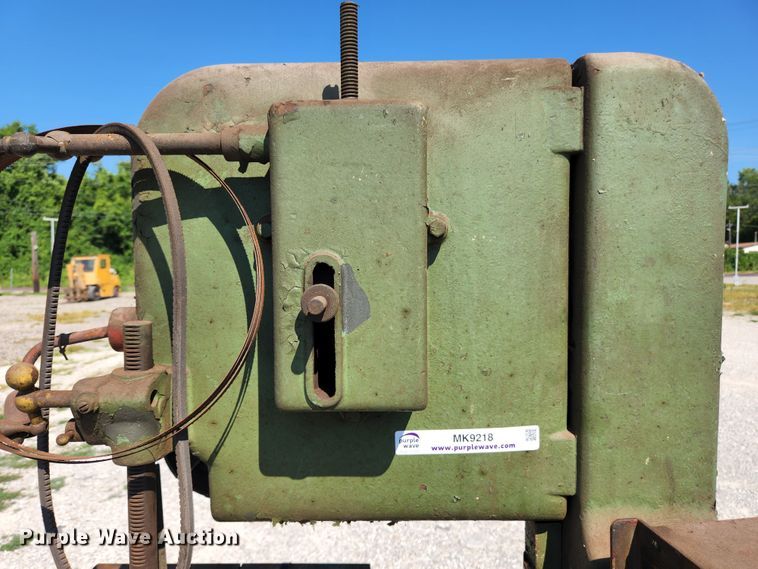 image for item MK9218 Walker Turner 3331  band saw