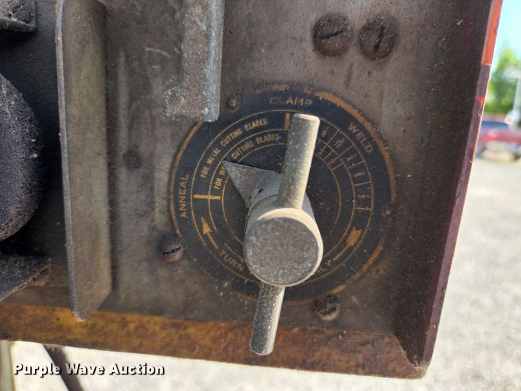 image for item MK9218 Walker Turner 3331  band saw