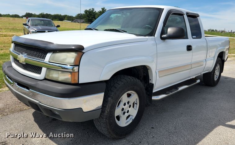 image for item MK9240 2005 Chevrolet Silverado 1500  Ext. Cab pickup truck
