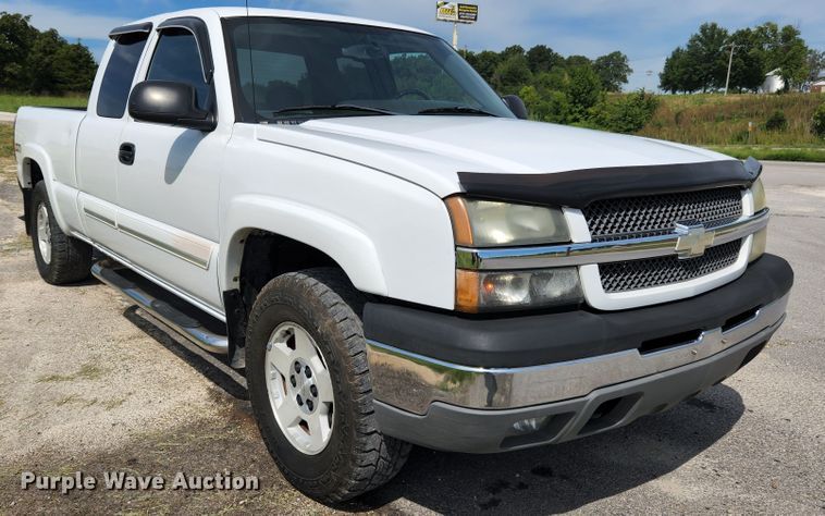 image for item MK9240 2005 Chevrolet Silverado 1500  Ext. Cab pickup truck