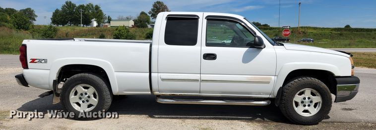 image for item MK9240 2005 Chevrolet Silverado 1500  Ext. Cab pickup truck