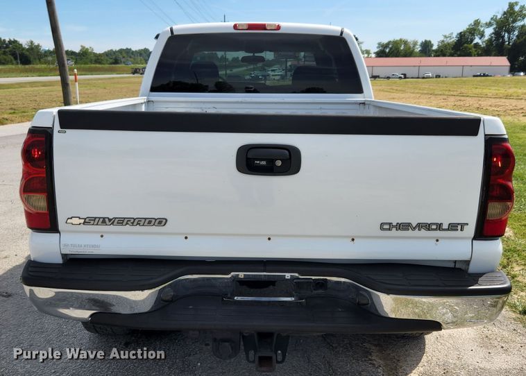 image for item MK9240 2005 Chevrolet Silverado 1500  Ext. Cab pickup truck