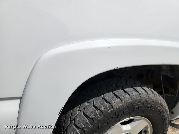 image for item MK9240 2005 Chevrolet Silverado 1500  Ext. Cab pickup truck