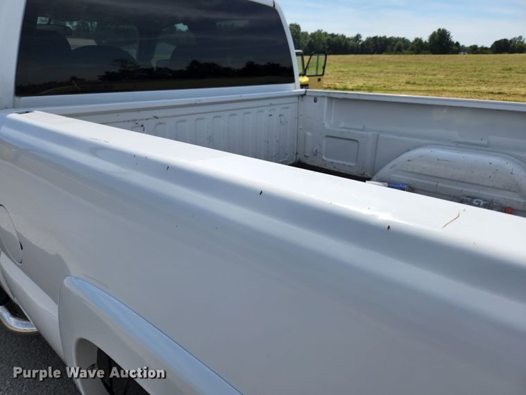 image for item MK9240 2005 Chevrolet Silverado 1500  Ext. Cab pickup truck