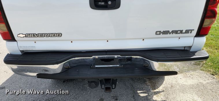 image for item MK9240 2005 Chevrolet Silverado 1500  Ext. Cab pickup truck