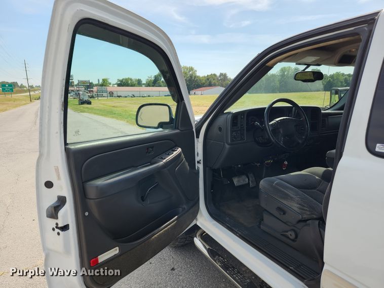 image for item MK9240 2005 Chevrolet Silverado 1500  Ext. Cab pickup truck