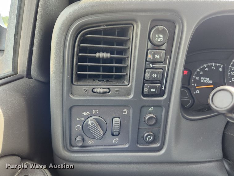 image for item MK9240 2005 Chevrolet Silverado 1500  Ext. Cab pickup truck
