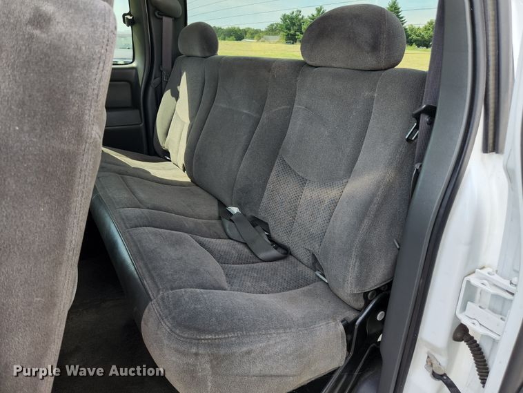 image for item MK9240 2005 Chevrolet Silverado 1500  Ext. Cab pickup truck