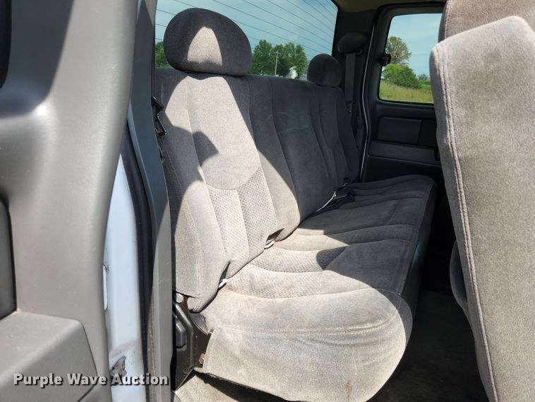 image for item MK9240 2005 Chevrolet Silverado 1500  Ext. Cab pickup truck