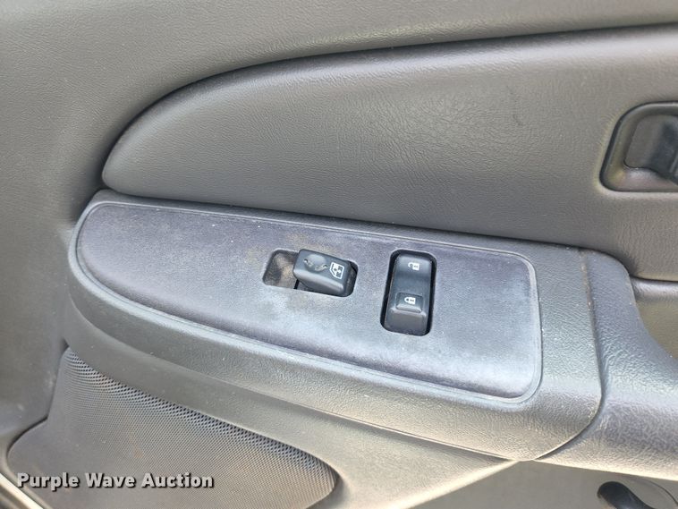 image for item MK9240 2005 Chevrolet Silverado 1500  Ext. Cab pickup truck
