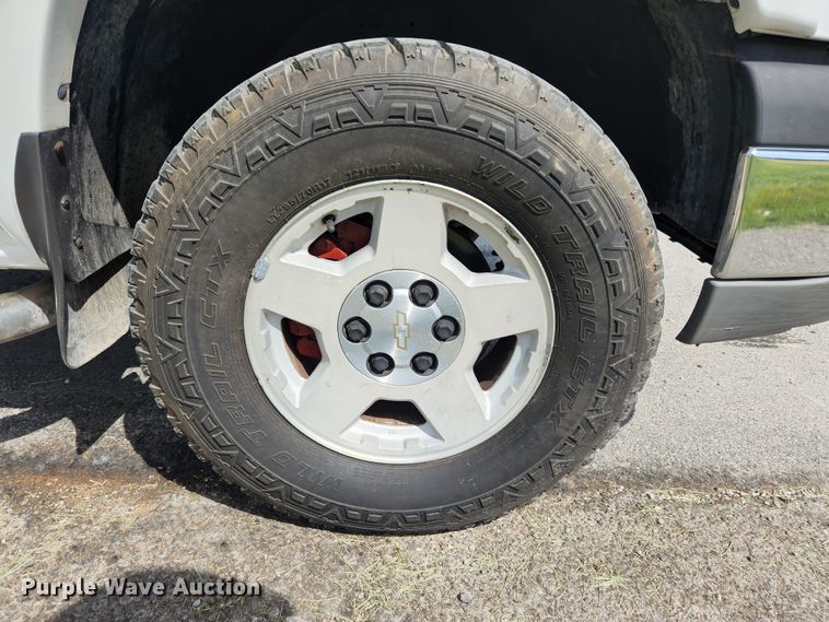 image for item MK9240 2005 Chevrolet Silverado 1500  Ext. Cab pickup truck