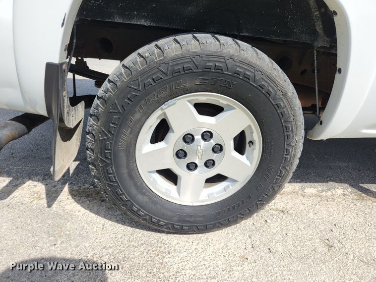 image for item MK9240 2005 Chevrolet Silverado 1500  Ext. Cab pickup truck