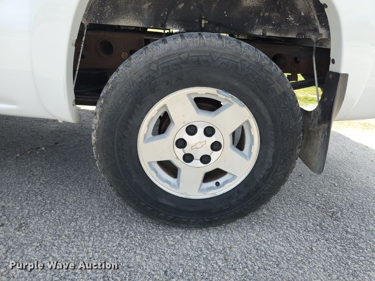image for item MK9240 2005 Chevrolet Silverado 1500  Ext. Cab pickup truck