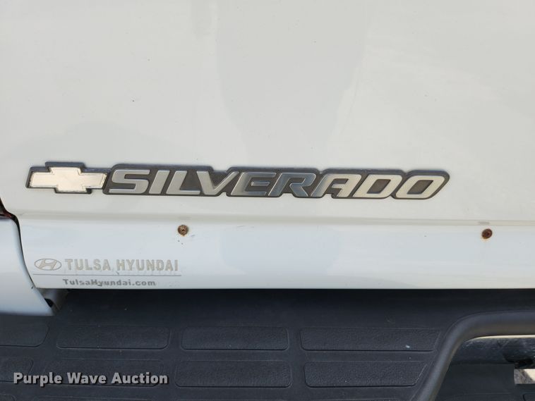 image for item MK9240 2005 Chevrolet Silverado 1500  Ext. Cab pickup truck