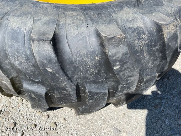 image for item MU9112 Tractor tires and wheels