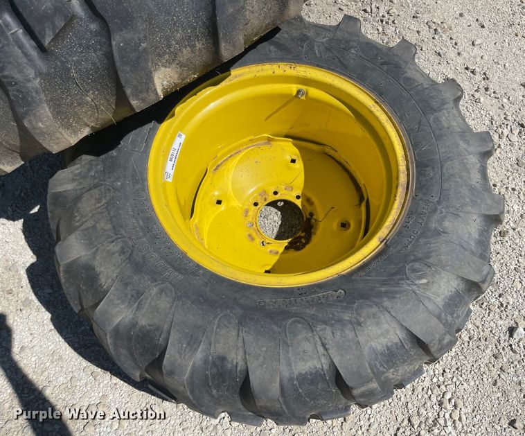 image for item MU9112 Tractor tires and wheels