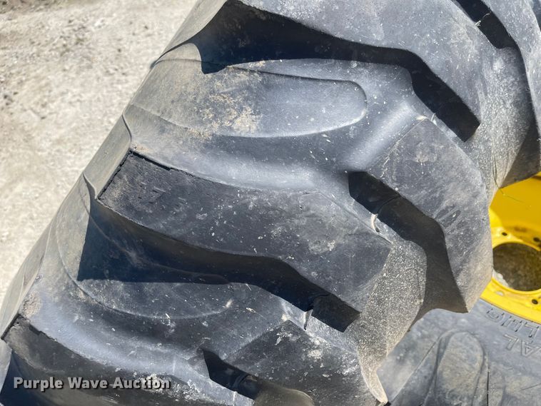 image for item MU9112 Tractor tires and wheels