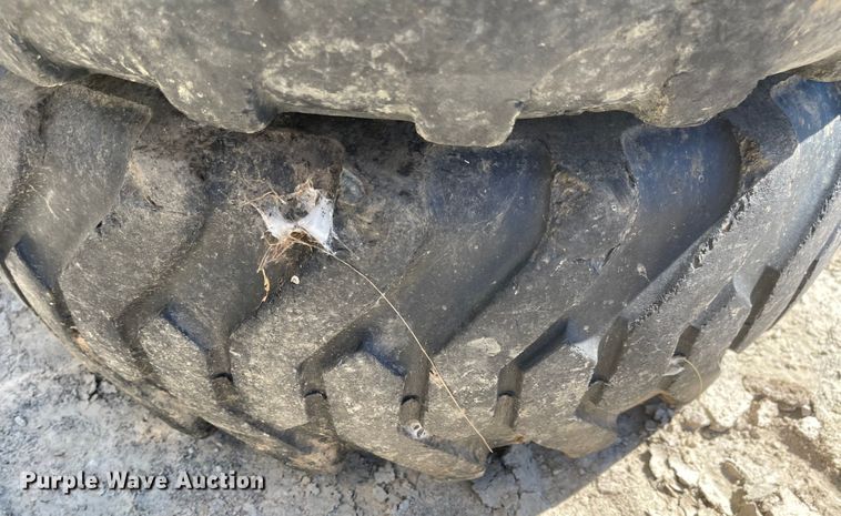 image for item MU9112 Tractor tires and wheels