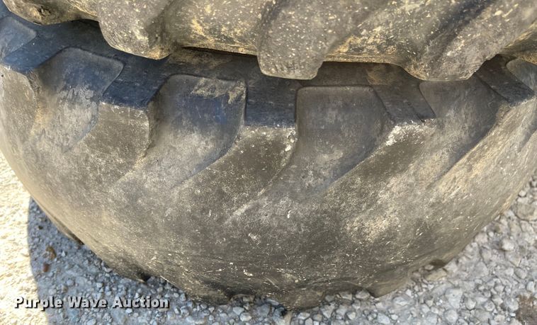 image for item MU9112 Tractor tires and wheels