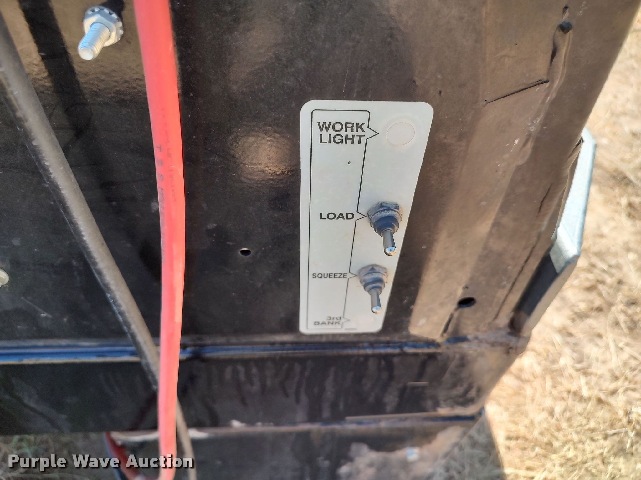 2021 DewEze 684 bale bed in Seminole, OK Item LK9100 sold Purple Wave