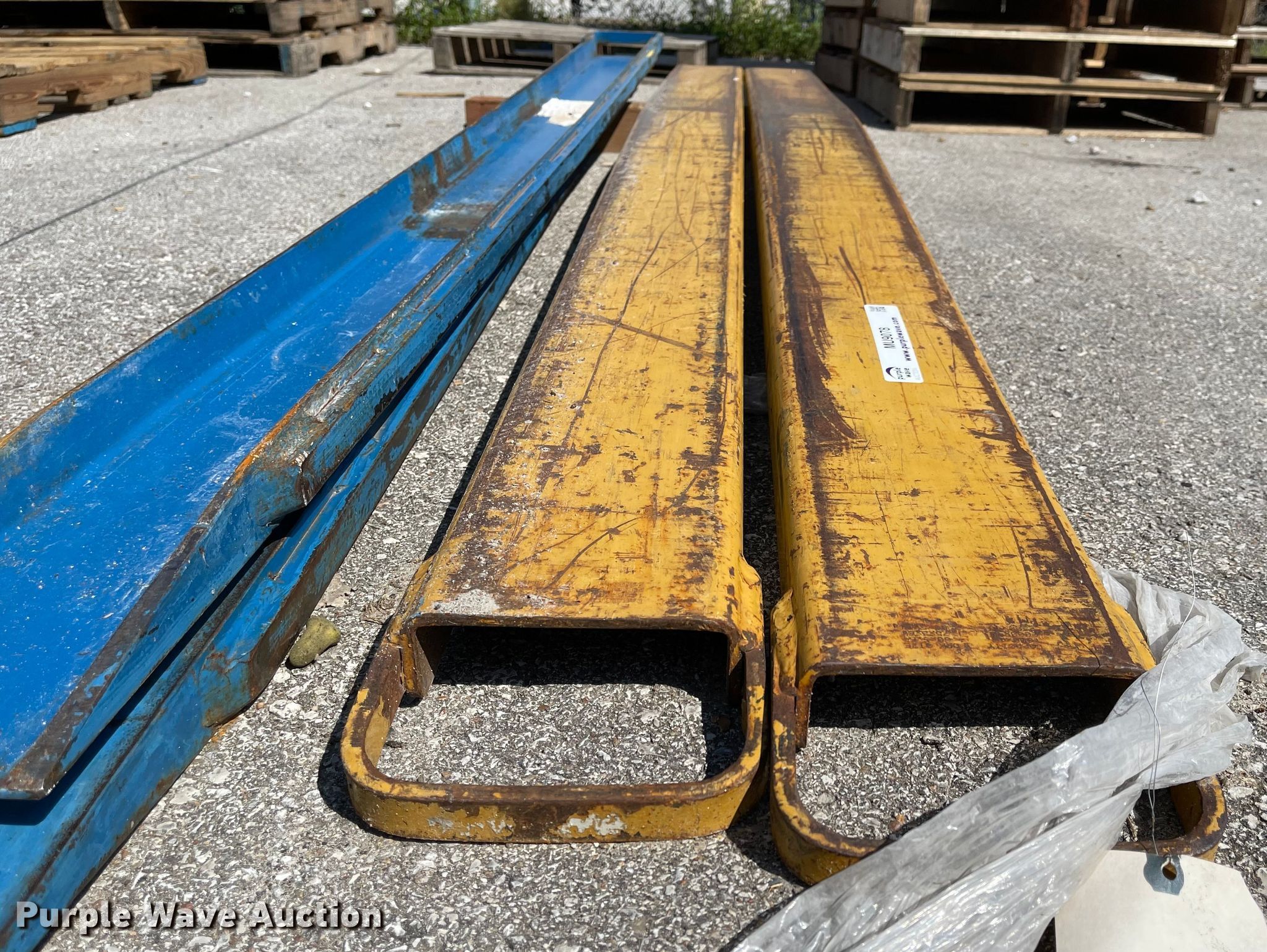 Forklift fork extensions in Kansas City, MO Item MU9078 sold Purple