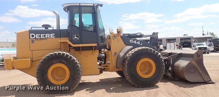 image for item DF8337 2005 John Deere 644J  wheel loader
