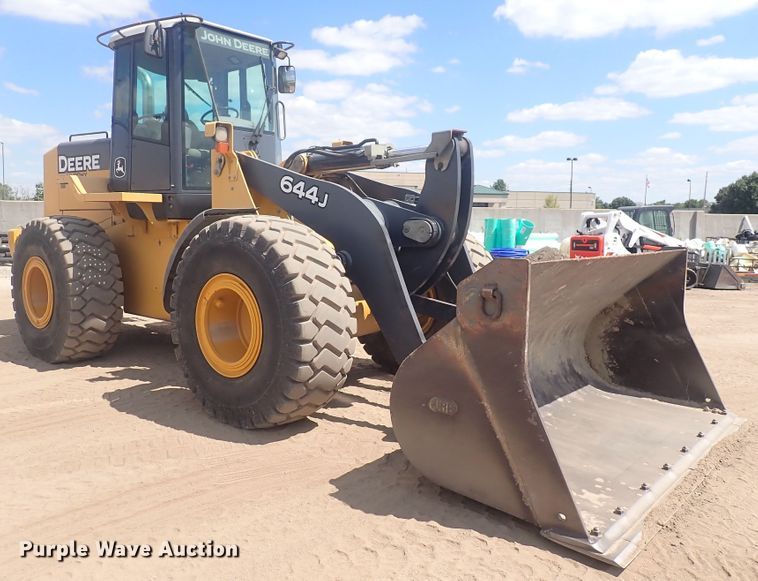 image for item DF8337 2005 John Deere 644J  wheel loader