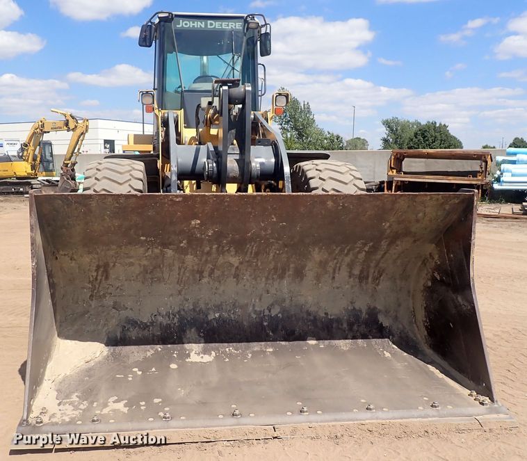 image for item DF8337 2005 John Deere 644J  wheel loader