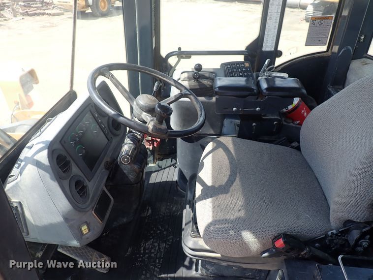 image for item DF8337 2005 John Deere 644J  wheel loader