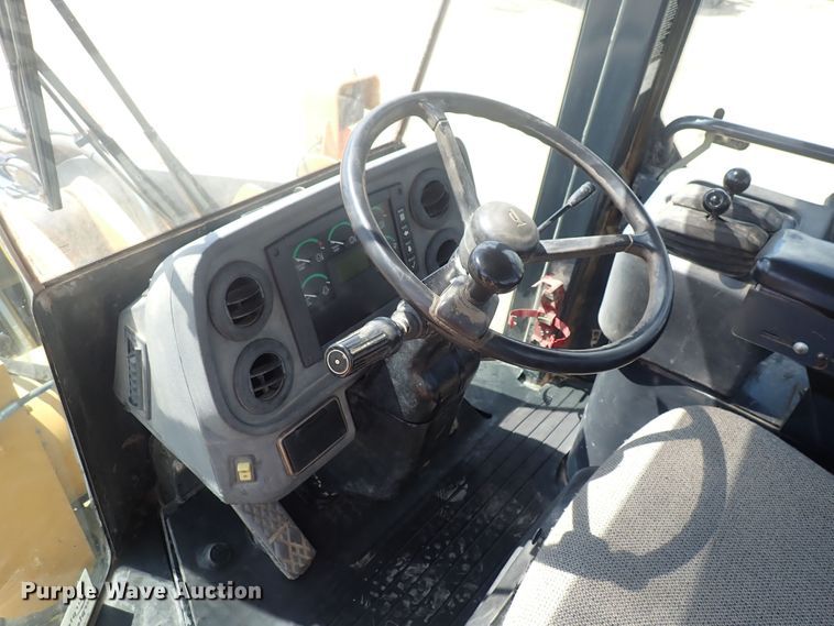 image for item DF8337 2005 John Deere 644J  wheel loader