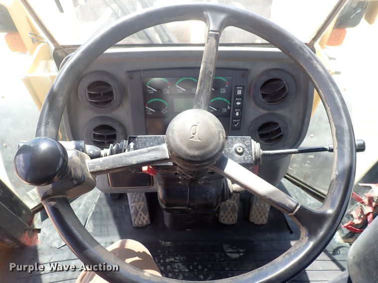 image for item DF8337 2005 John Deere 644J  wheel loader