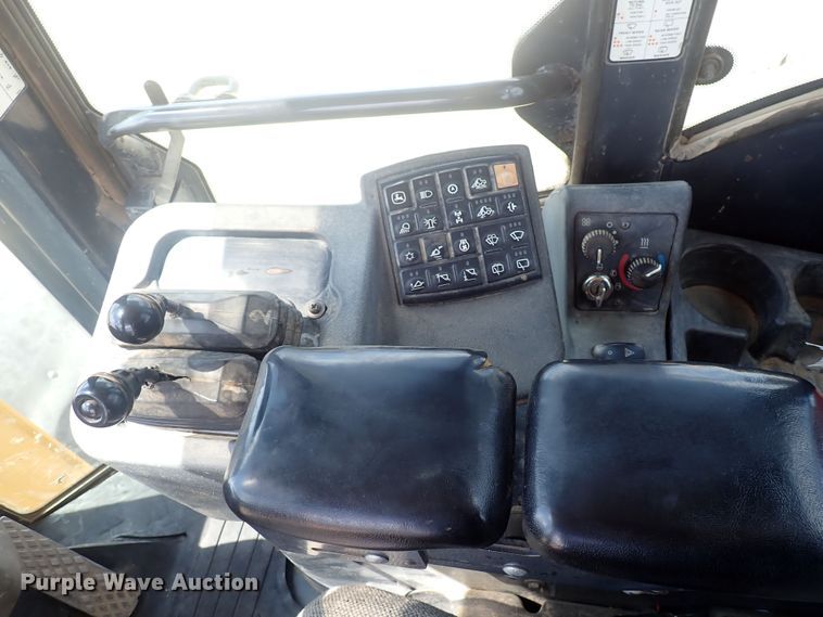 image for item DF8337 2005 John Deere 644J  wheel loader