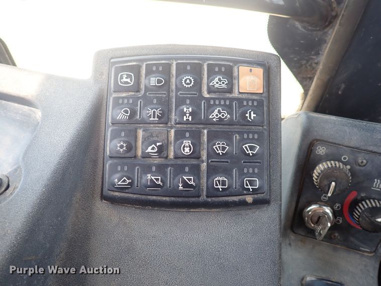 image for item DF8337 2005 John Deere 644J  wheel loader