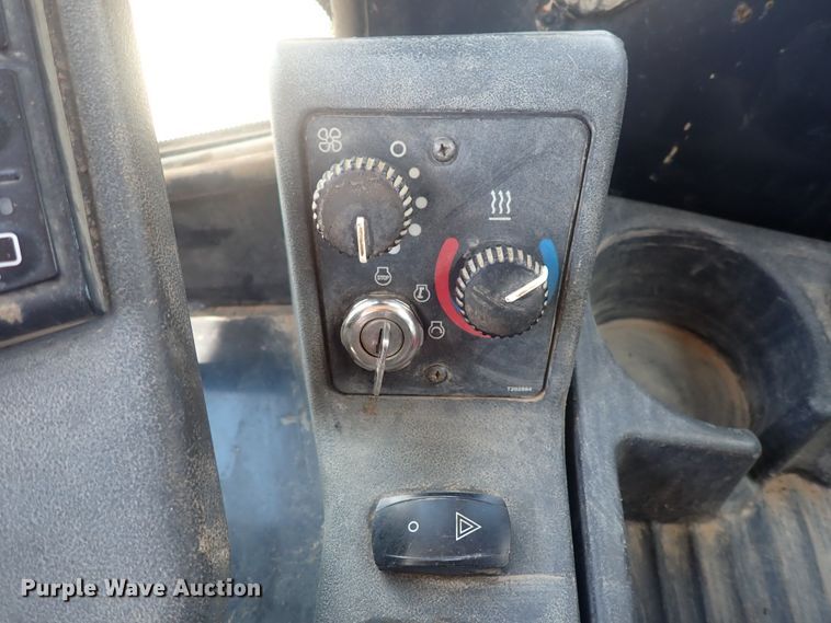 image for item DF8337 2005 John Deere 644J  wheel loader